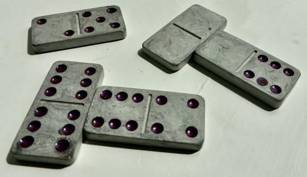 Dominoes set